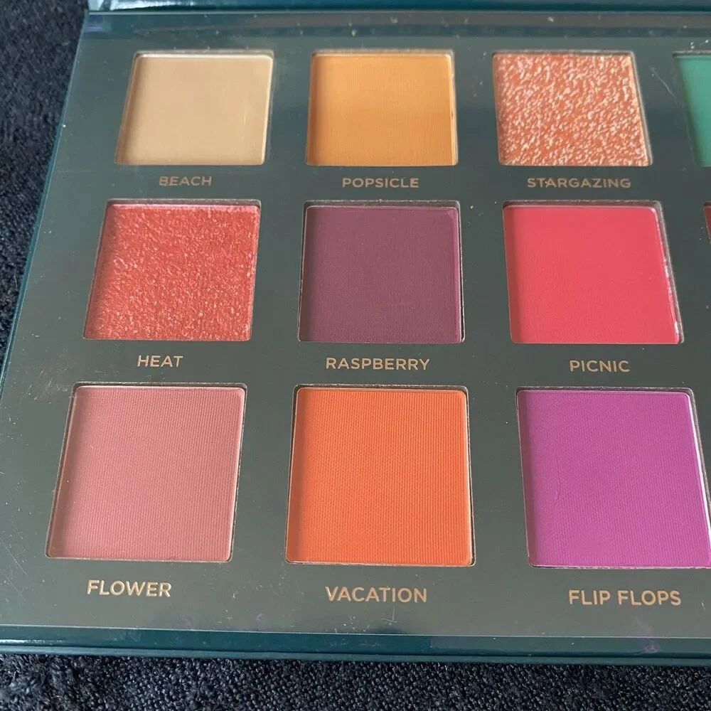 NIB Ace Beaute Nostalgia Palette Eyeshadow. 15 Shades. Never Used. Not Swatched.